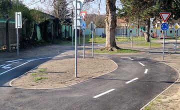 FOTO: Malí vodiči sadli za volant. V Piešťanoch otvorili moderné dopravné ihrisko pre deti
