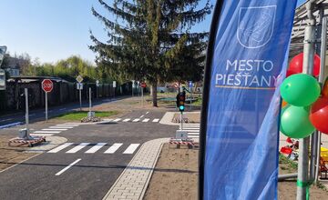 FOTO: Malí vodiči sadli za volant. V Piešťanoch otvorili moderné dopravné ihrisko pre deti