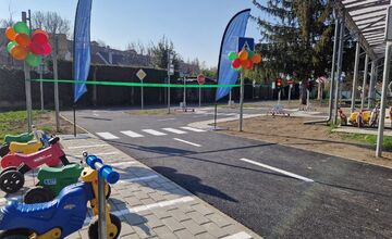 FOTO: Malí vodiči sadli za volant. V Piešťanoch otvorili moderné dopravné ihrisko pre deti