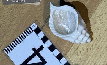 FOTO: Polícia v Trnave chytili dílerov drog