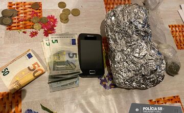 FOTO: Polícia v Trnave chytili dílerov drog