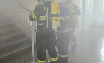 FOTO: Na Základnej škole v Čiernom Brode zasahovali hasiči