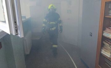 FOTO: Na Základnej škole v Čiernom Brode zasahovali hasiči