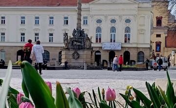 FOTO: Trnava už žiari pestrými farbami Veľkej Noci