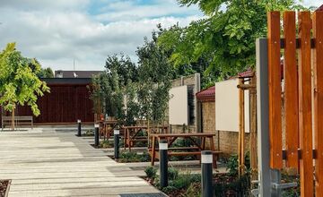 FOTO: V Modranke sa skrášli priestor pred kultúrnym domom