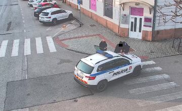 FOTO: Kvôli pár eurám kradol v obchode v Seredi