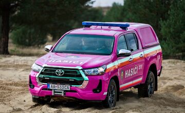 FOTO: Prvoaprílové žarty obcí