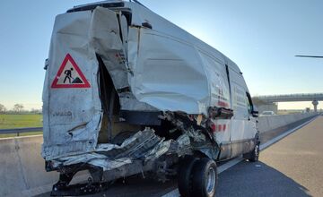 FOTO: Vrtuľník zasahoval pri nehode na diaľnici R7 pri Šamoríne