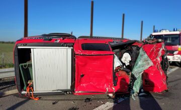 FOTO: Vrtuľník zasahoval pri nehode na diaľnici R7 pri Šamoríne