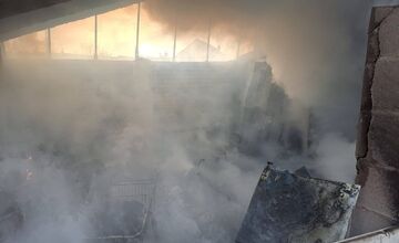 FOTO: Požiar stavby v Maduniciach a karavanu v Čiližskej Radvani