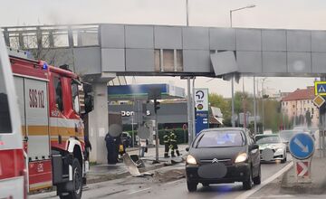 FOTO: V Trnave na Hlbokej ulici došlo ku kurióznej dopravnej nehode