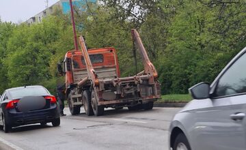 FOTO: V Trnave na Hlbokej ulici došlo ku kurióznej dopravnej nehode