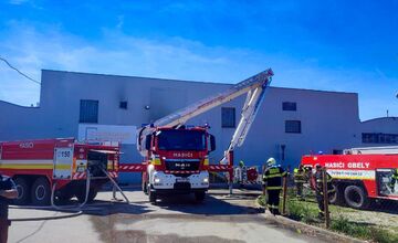 FOTO: V areáli automobilovej spoločnosti v Holíči vypukol požiar