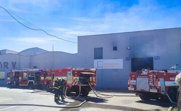 FOTO: V areáli automobilovej spoločnosti v Holíči vypukol požiar