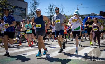 FOTO: Klobúk dolu!  91-ročný Dezider sa postavil na štart preteku v Galante, zdolal ho bez problémov