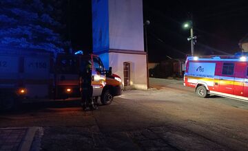 FOTO: Komín rodinného domu v obci Hubina horel, zasiahnúť museli dobrovoľní hasiči