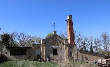 FOTO: Historické skleníky v Zámockej záhrade v Hlohovci môžu zachrániť dobrovoľníci