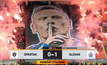 FOTO: Na derby v Trnave to vrelo. Horiace šály, dym na tribúnach a masívne policajné manévre