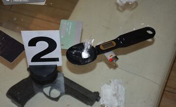 FOTO: Polícia v okrese Galanta klepla po prstoch ďalšiemu dílerovi drog