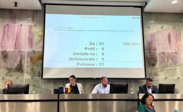 FOTO: Lesopark bude patriť mestu, poslanci dali zelenú