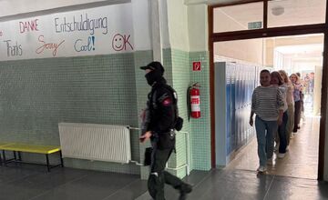 FOTO: V škole v Šoporni prebehlo cvičenie pedagógov a zamestnancov