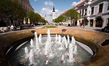 FOTO: Pozrite sa ako po 12 rokoch vyzerá obnovená fontána v Trnave. V Piešťanoch by sa mohli inšpirovať  